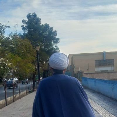 شیخ اصغر فرزند بهار، متعهد و متاهل، کمی نویسنده، مقداری کنشگر و دیگر هیچ