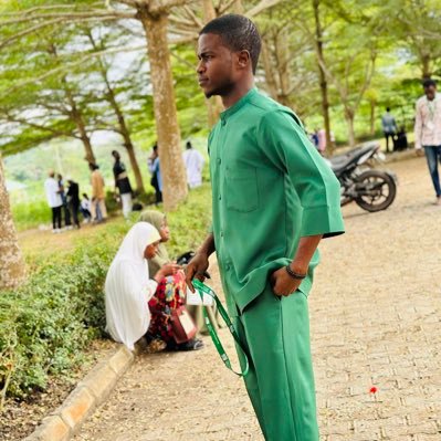 A fashion designer ✂️ Funaabite 💚 Becoming the best version of myself,so help me God❤️ (Amen)