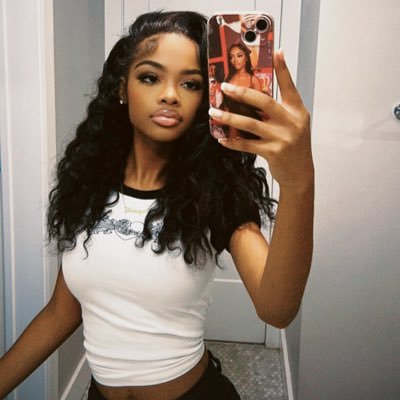 zahniyaa Profile