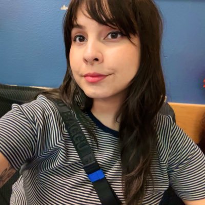 lisalollygags's profile picture. Keeping half-smoked smokes and sing to half-filled rooms