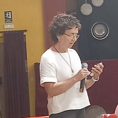 Professora de català, membre d'Enllaçats per la llengua i del Secretariat de la FOLC, presidenta del Col·lectiu Dones dels PPCC.