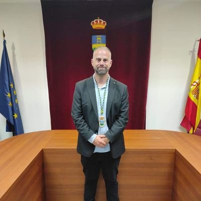 Político Concejal y portavoz del PP en el ayuntamiento de Castro de Filabres (Almería), Empresario, Técnico en explotaciones agrícolas intensivas, Ex militar.