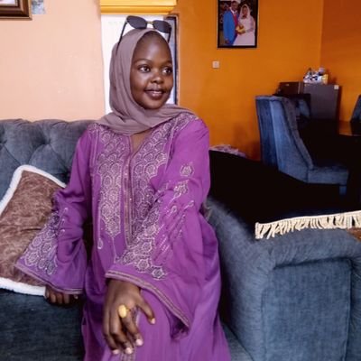 Arewa goddess ✨|
lover of 💙🧡💜|
creative writer✍️|
pastry chef 👩🍳.