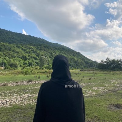وَآلعُسر مَهمآ قسى فا اليُسر يَتبعهُ ؛ وَعدٌ مِن الله ' هَذا الوَعد يَكفيني ...🕊. حينما شعرتُ بأن الله يسمعُني
