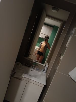 Eng / Spa - 29 - Hopeless exhibitionist - I have a free blue page 👀
