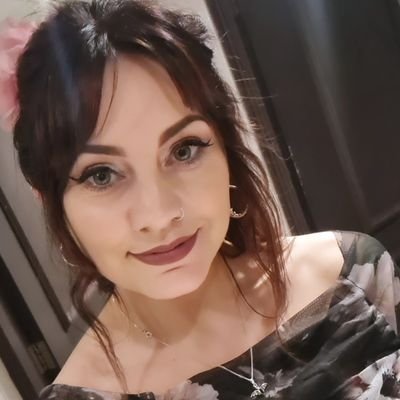 Senior Waterstones Bookseller,
Reader, Writer, Fantasy and Horror Enthusiast.
Master of Arts in English Literature and former Creative Writing Tutor.
She/Her