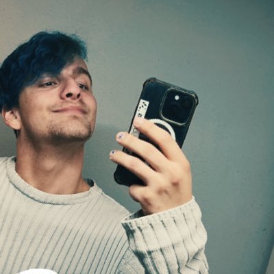 Kevin, bisexual legend, 23, 🇩🇪 I speak 🇩🇪🇬🇧🇪🇸 racists can fuck off / My music: https://t.co/eeDLaAOKcs