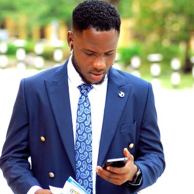 Ororo_Snr's profile picture. Veterinary medic🩺 || Business enthusiast || Cruise & Seriousness || Ronaldo 🐐 || Man Utd 🔴