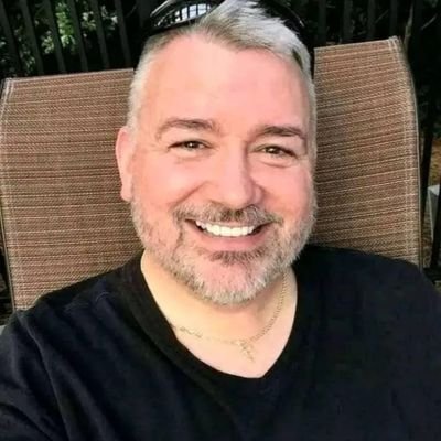 🌎 Traveler, Adventurer, Explorer 🌎
📚 Bookworm, Writer, Bibliophile 📚
🍕 Pizza lover,Netflix binger, Optimistic and always on the Go 😉👷♂️🇺🇸 MAGA ❤️❤️