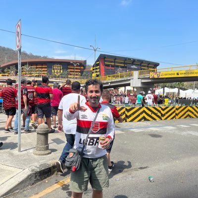 Conselheiro nato do Clube de Regatas do Flamengo. 𓅐 Gosta de dados (não os de azar), gatos e política.