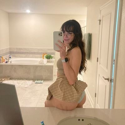 My services are ⬇️⬇️
*Nuru massage
*Couples massage
*Hot stone massage
*Reflexology massage
*Swedish massage
*Sports massage
*Trigger point massage