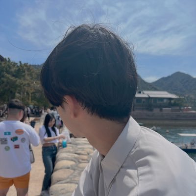【SNSで稼いでます】|本業は大学生|動画編集・Web制作・ブログ経験あり|将来は自由なフリーランス希望|趣味は旅行|副業やフリーランス勉強中の方と繋がりたい。