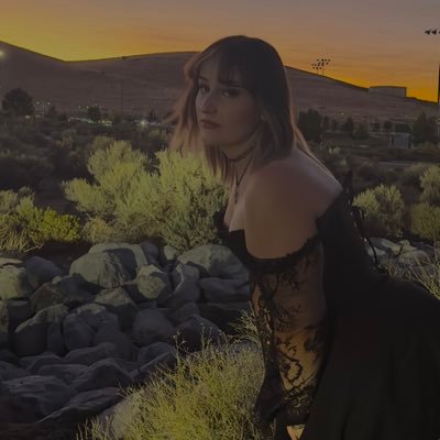 luvangxll's profile picture.