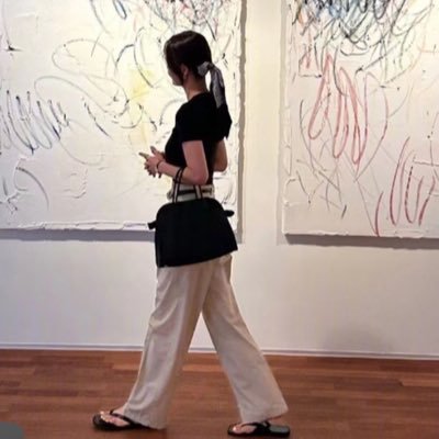 nicole506339127's profile picture. Less is more