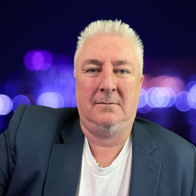 aussiemika74's profile picture. 🇦🇺 Aussie in the US | Sharing bad Aussie slang, tasty recipes, culture shock & expat life 🇺🇸 | Your virtual trip Down Under & across the pond! 🍻🌏