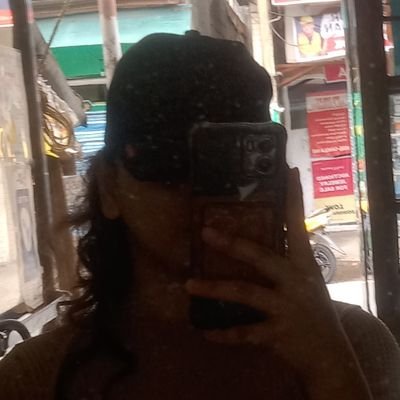heyitsme__V's profile picture. 
