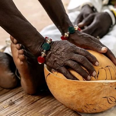 My name is Abdoulie and we are a family of 4 members. We are now in Gambia 🇬🇲 under bombardment and we aspire to a better life.
Donation links below