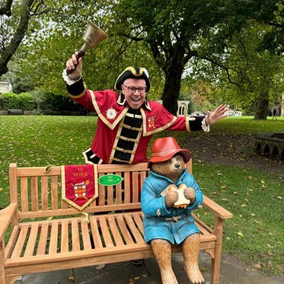 @theyorkmix Radio 1-3pm 🎤 @CityofYork Town Crier https://t.co/g3bmnNUemK 🔔 Chief Enchantment Officer @PotionsCauldron 🧪