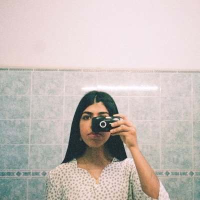 escrever / andar de escorrega (she/her, ela/dela)