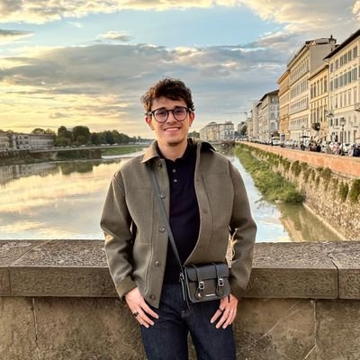 PhD student in formal and descriptive linguistics @UPFBarcelona