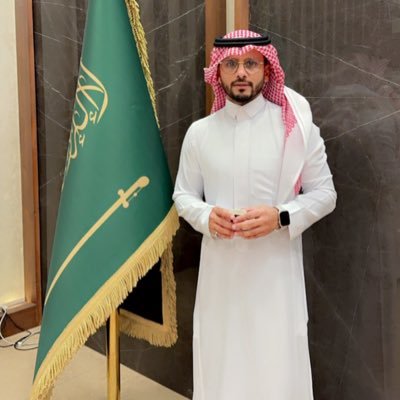 تربوي معتز بدينه وفخور في وطنه ومحب لقيادته .. اتذوق الشعر .. واميل للسياسه .. واقدر التغير الشخصي ..