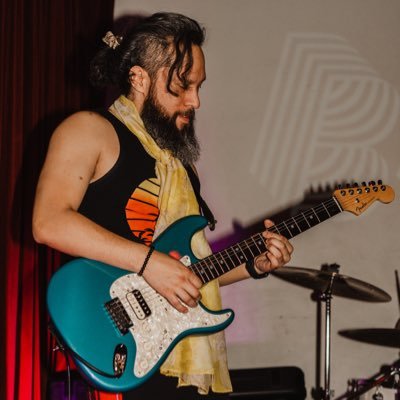 Mixed Hawaiian. Senior Social Lead @Microsoft. Previously @Halo @Bungie @Amazon. Do the best you can with the time & resources you have. Queer. He/they