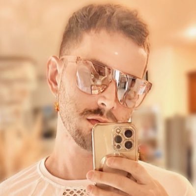 raarlac's profile picture. flexin