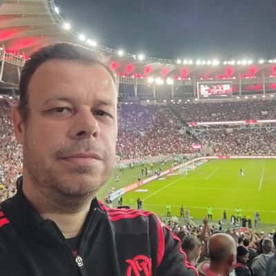 O certo é certo mesmo que ninguém esteja fazendo. O errado é errado mesmo que todos estejam fazendo.