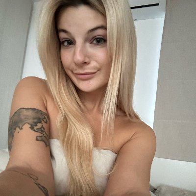 blondeloverslol's profile picture. if you see this you have to join my TG 😛💙