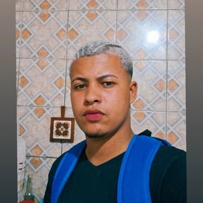 Anthony33533987's profile picture. A arte de ser louco, é jamais cometer a loucura de ser um sujeito normal 😍🎐