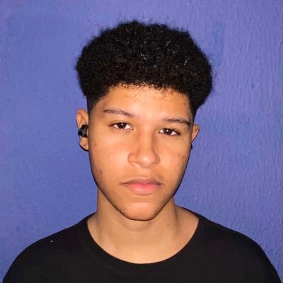 estudante de cinema / autor de “quase exemplar” / binho em “sem coração” / podcast “superestimado” / kaiquebrito@brunch.ag