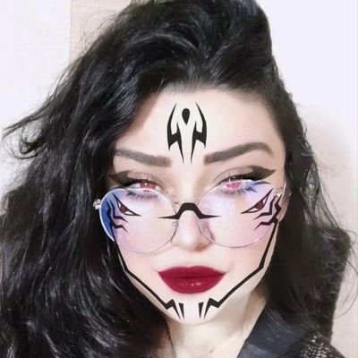Super saiyajin, card captor, colecionadora de aerolitos, treinadora pokémon e caçadora de cogumelos