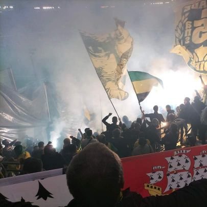 Since 1992 - Supporter du NANTES FC. #EspritCanari #KitaOut #TribuneLoire #PartoutToujours ⚽