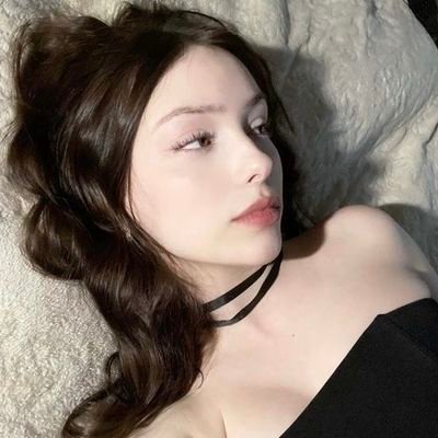 everdeeren's profile picture. emo ❟ bookstan ❟ estudante.