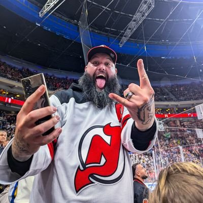 Boss of
@hockeyartco
@njdevils FAN
awesome husband & POPPA TO VINCENZO & LORENZO -
🇬🇧 🇮🇹