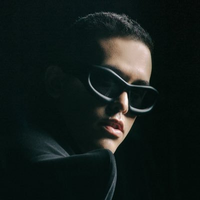 um tal de dj carl que também é arquiteto e urbanista e mexe com marketing