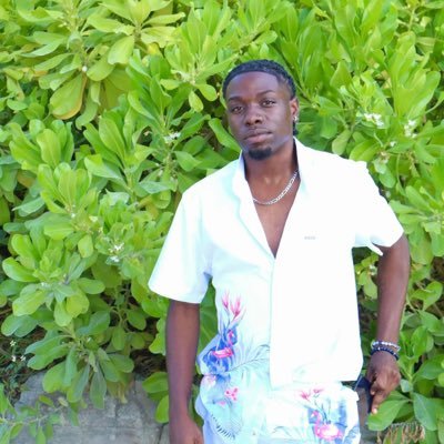 SpamCarsselly's profile picture. new twitter, follow me 🤎