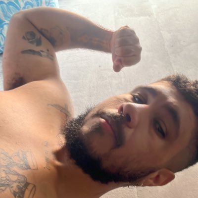 48 horas com o piru duro, eu não sei mais o que fazer com o meu piru. eu já dei muita galada e ele não abaixa