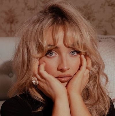 falando de tudo que amo: livros, design, música, filmes e bruxaria | sou feita de caos 🦋