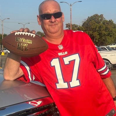 dreiling_beau's profile picture. lifetime jayhawk and Bills fan. Fishing, hunting, and NFL