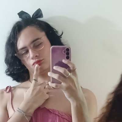 BAAA - Gênero? não, obrigada
21y
Ser odiada por tudo e todos ainda mais gostando de diva pop e kpop
Be gay, do crime and sin
CDIA sou uma vadia