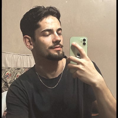 torcida jovem Santos, linha de frente na pancadaria, já dei uma voadora no Tec. Emerson Leão | @santosfc 🐋