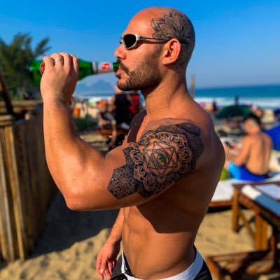 Vascaíno 💢 | Carioca ☀️ | Leonino ♌