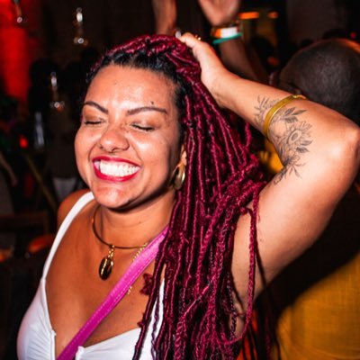 Eu gosto de um bar, de bebericar, de um samba cantar. De fazer fofoca e reclamar também.