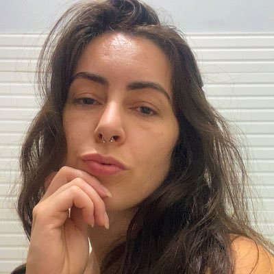 elisianialves's profile picture. bonita, lerda e com problemas de dicção.  #MinaTech