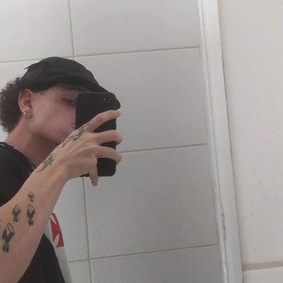 Javascr1ptt's profile picture. algo paia