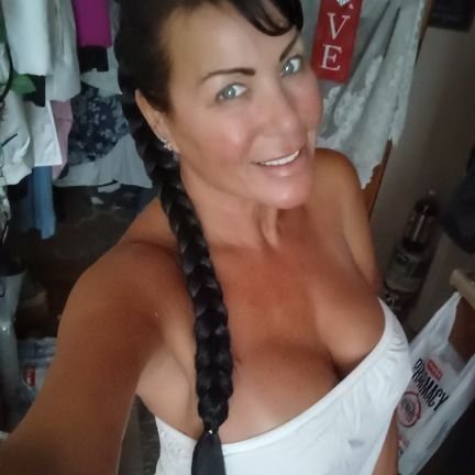 who's ready to challenge me cuz guys can't keep up with me. I am looking for some big cocks to pounds me