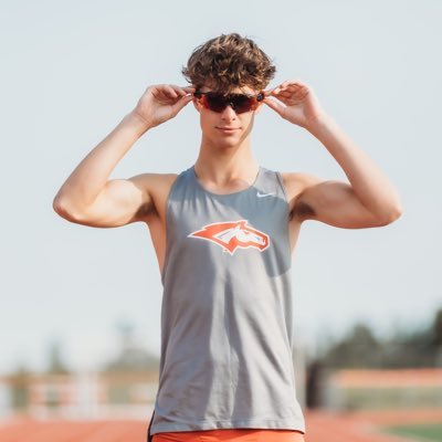 University of Iowa Commit
DCG '25 || 1600 4:15.69 || 3200 9:16.94 || GPA 4.15 9/252