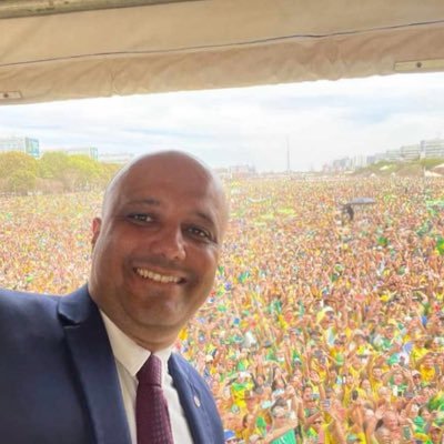 Vereador mais votado de Goiânia (15.678 votos) Ex-Líder do Governo Bolsonaro na Câmara Advogado | Pai | Patriota Pré-candidato a Deputado Federal.