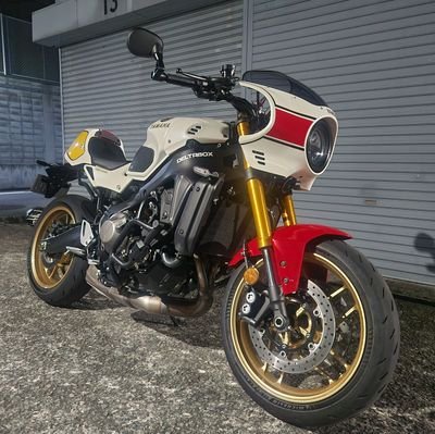 xsr900_ai's profile picture. ワイワイ3気筒ふぁみり〜
YY3Fでは、一緒に楽しむ仲間募集中♪

ツーリング、走行会、ミーティング、撮影会などなど♪

XSR900とジクサーSF250の
2台体制満喫中、
バイク仲間は相互フォローします♪

#ツーリング仲間募集中
#バイク乗りと繋がりたい
#XSR900
#オーセンティック
#ジクサーSF250